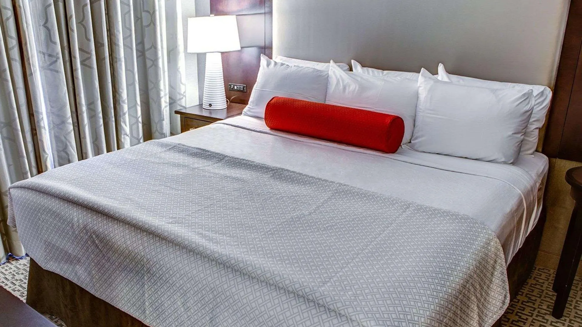 Cambria Hotel White Plains - Downtown