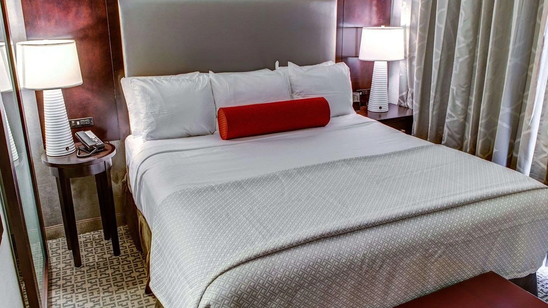 Cambria Hotel White Plains - Downtown